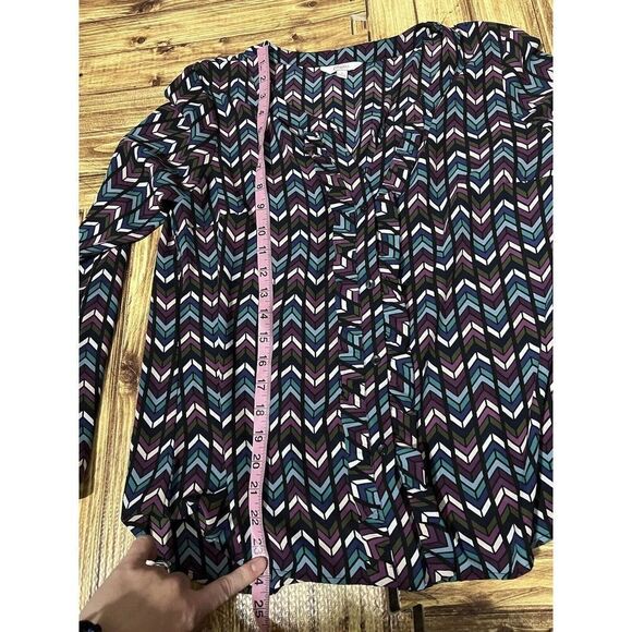 Candie’s Button Down Blouse Geometric Design - Picture 7 of 8